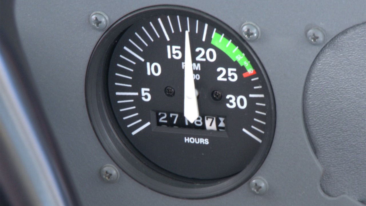 C172 tachometer: apply carburetor when outside of the green arc.